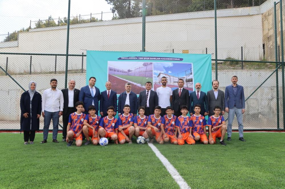 Sultanbeyli’de Okullara 15 Yeni Spor Sahası Kazandırıldı