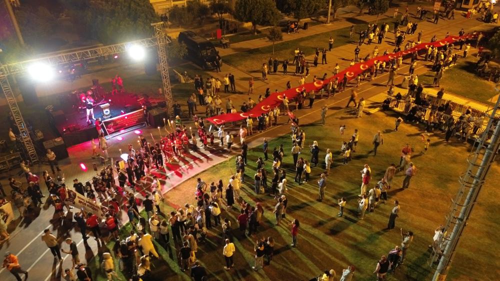 Kemalpaşa’da Kurtuluşun 102. Yılı Fener Alayı ve Konserle Kutlandı