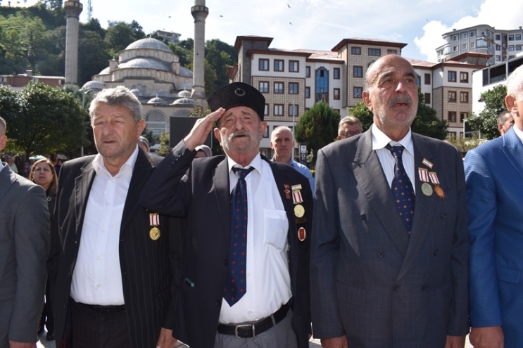 GAZİLER GÜNÜ RİZE’DE PAZAR MEYDANI’NDA KUTLANDI