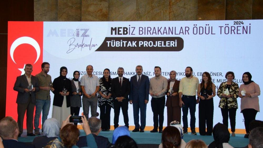 MEBİZ İZ BIRAKANLAR ÖDÜL TÖRENİ RİZE’DE COŞKUYLA GERÇEKLEŞTİ