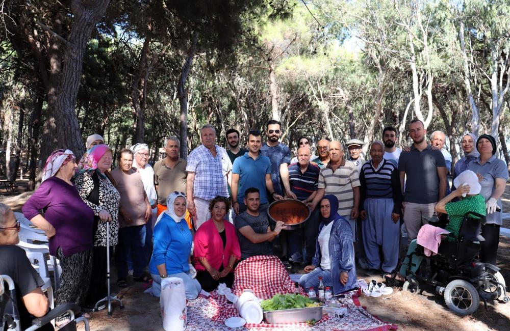 HUZUREVİ SAKİNLERİ KARATAŞ GEZİSİYLE DÜNYA YAŞLILAR GÜNÜ’NÜ KUTLADI