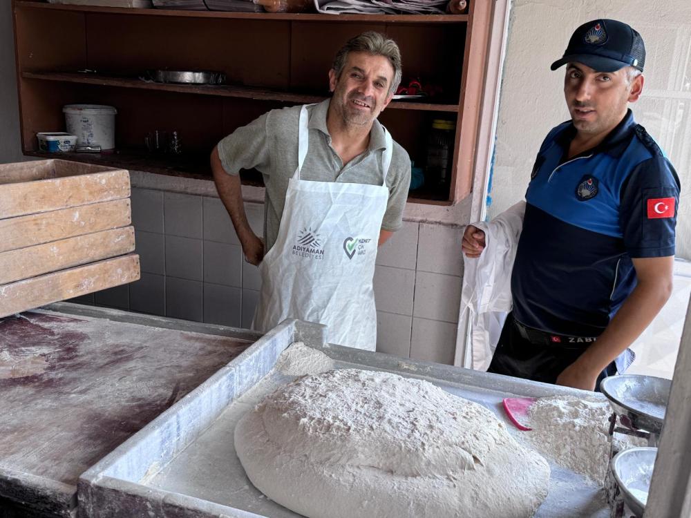 Adıyaman Belediyesi'nden Fırınlara Hijyen Denetimi: 600 Personele İş Önlüğü Dağıtıldı