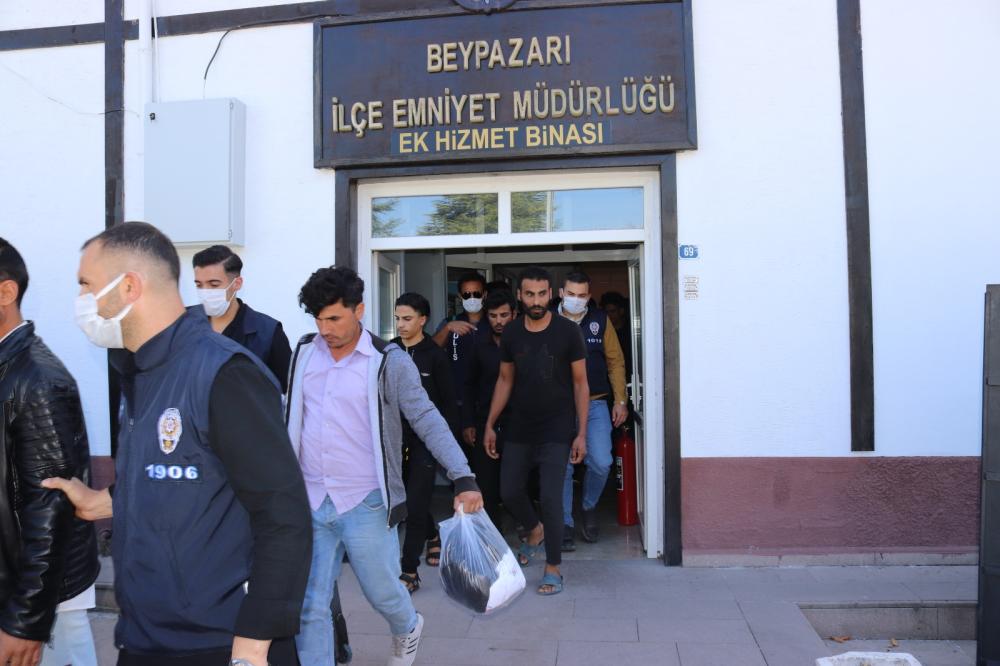 Beypazarı'nda Kaçak Göçmen Operasyonu: 34 Kişi Sınır Dışı Edilecek