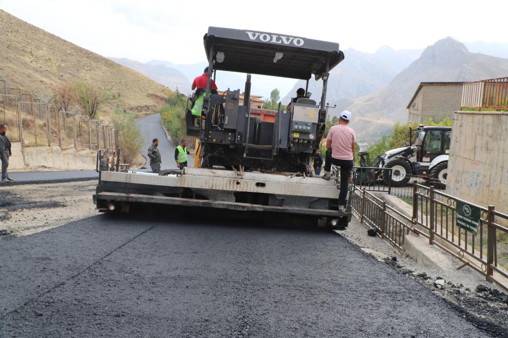 Hakkari Keklikpınar Mahallesi Asfaltla Buluşuyor