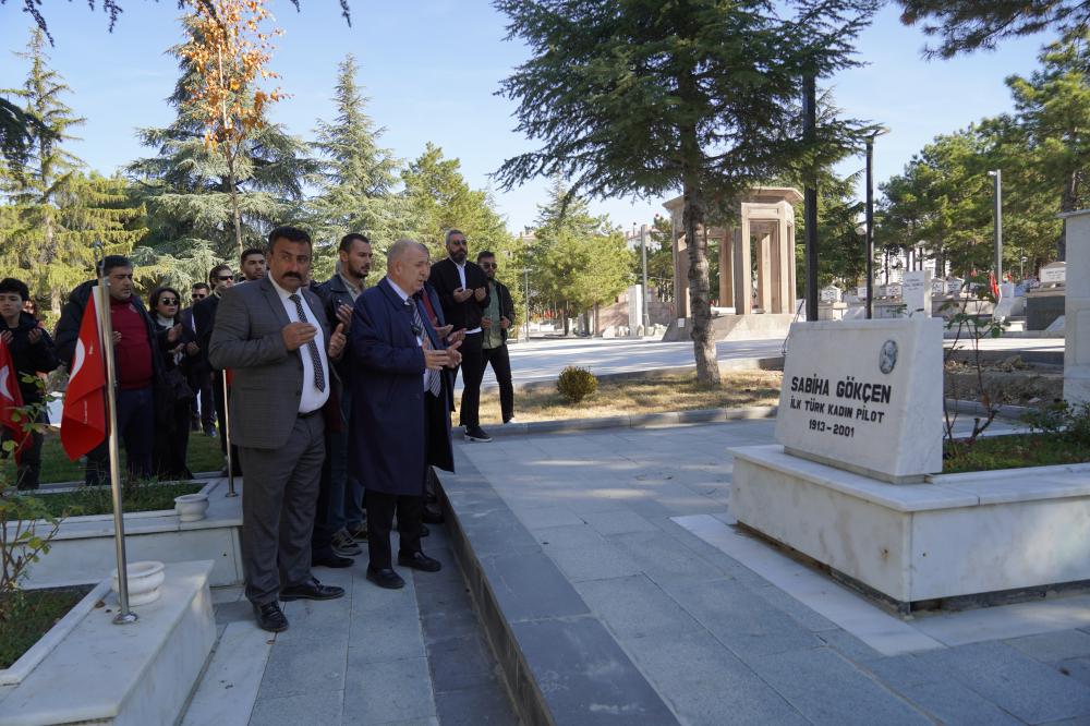 PROF. DR. ÜMİT ÖZDAĞ'DAN SERT MESAJ: 'TÜRKİYE CUMHURİYETİ'Nİ SAVUNMAYA KARARLIYIZ'