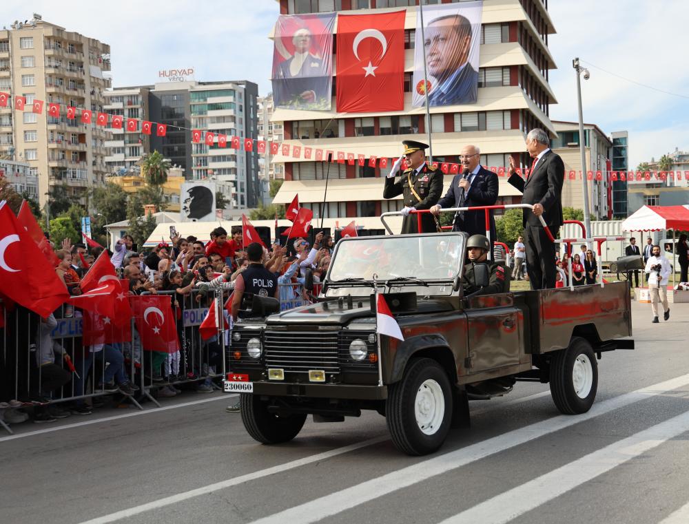 Adana’da Cumhuriyet Bayramı Coşkusu: Törenler ve Etkinlikler Yoğun İlgi Gördü