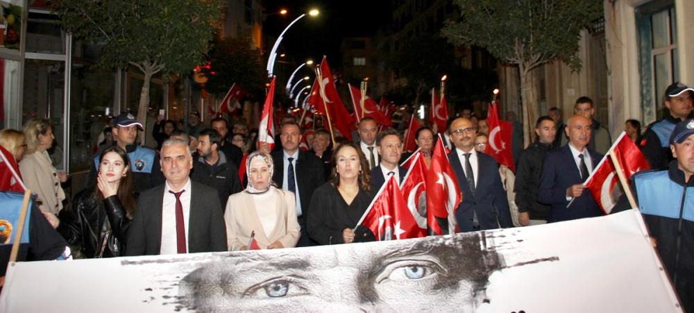 ÇANAKKALE GELİBOLU’DA 101. YIL COŞKUSU: FENER ALAYI VE RESEPSİYONLA CUMHURİYET KUTLAMALARI