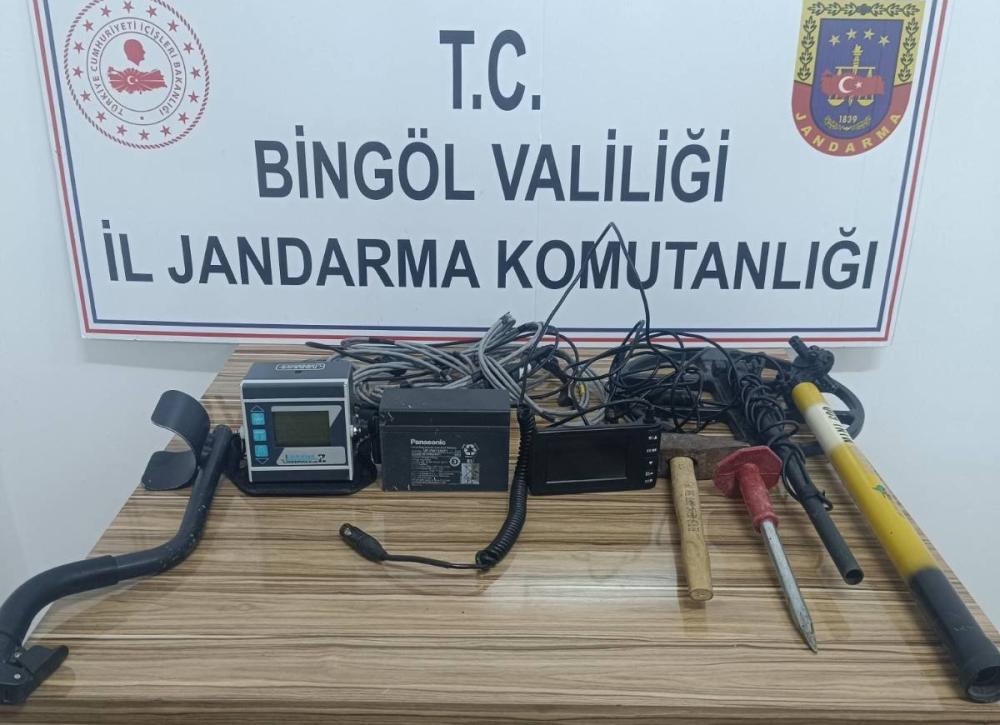 BİNGÖL’DE KAÇAK KAZI VE SİGARA OPERASYONUNDA İKİ ŞÜPHELİ YAKALANDI