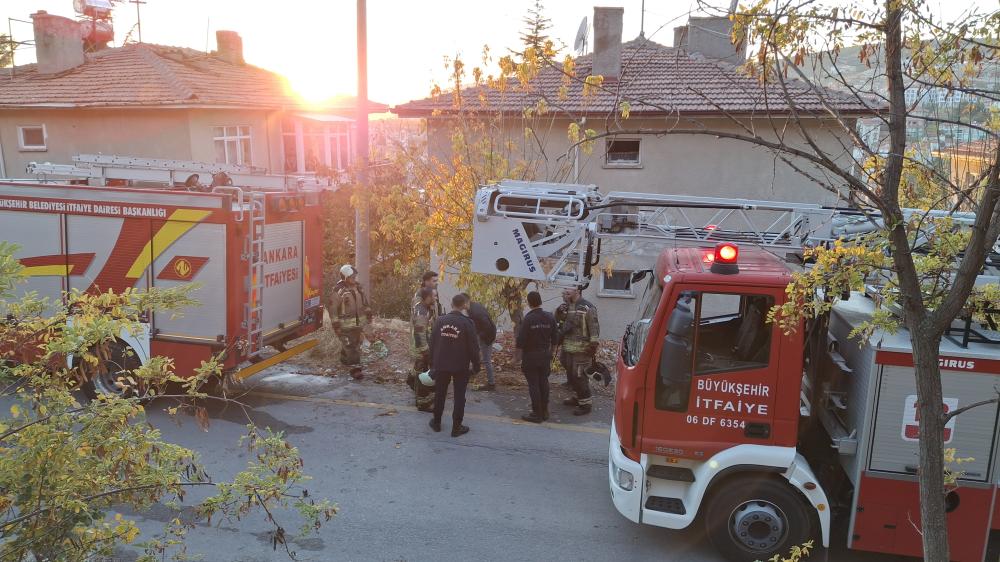 BEYPAZARI’NDA SURİYELİLERİN KALDIĞI EVDE YANGIN ÇIKTI: ELEKTRİK KONTAĞI İDDİASI