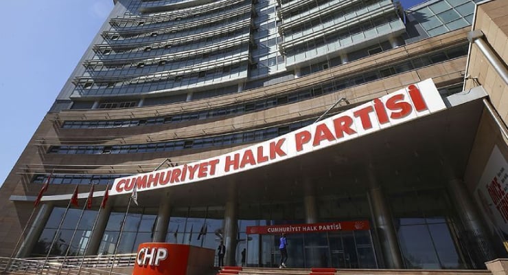 CHP’DEN KURULTAY ÇAĞRISINA YANIT: “KİŞİSEL İKBAL İÇİN YAPAY GÜNDEM YARATMA ÇABALARINA PRİM VERMEYECEĞİZ”