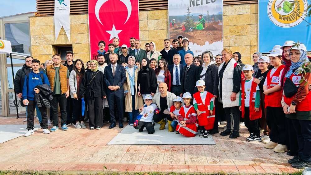 RTEÜ PEYZAJ MİMARLIĞI ÖĞRENCİLERİ MEYVE AĞAÇLARI DİKEREK GELECEĞE NEFES OLUYOR