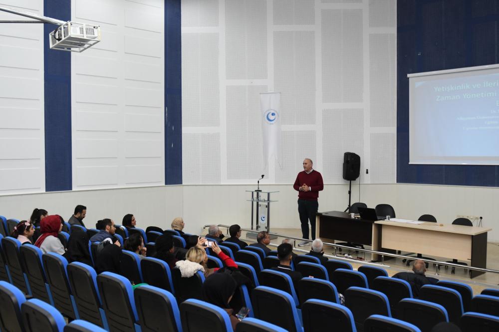 Adıyaman Üniversitesinde İleri Yaşlara Yönelik Konferanslar Düzenlendi