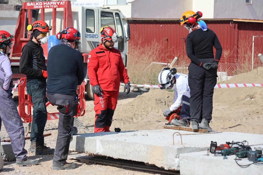 URLA BELEDİYESİ VE AKUT’TAN AFETLERE KARŞI GÜÇLÜ İŞ BİRLİĞİ