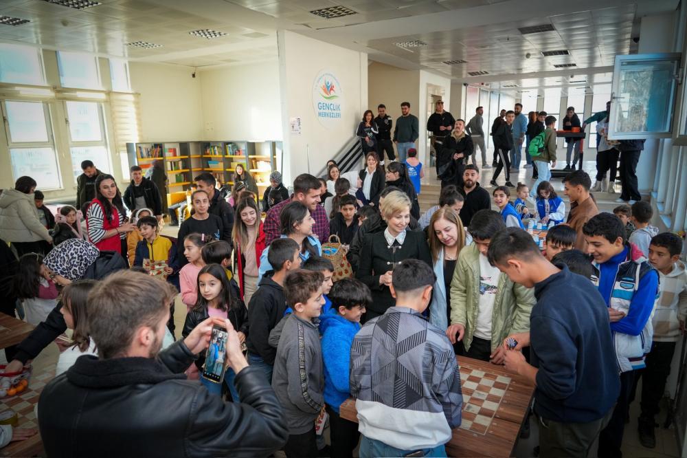 Neziha Çelik, Çukurca’da Gençlerle ve Kadın Girişimcilerle Bir Araya Geldi