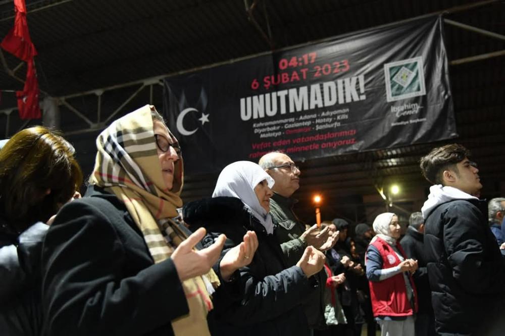 6 Şubat Depreminde Hayatını Kaybedenler Osmaniye’de Dualarla Anıldı