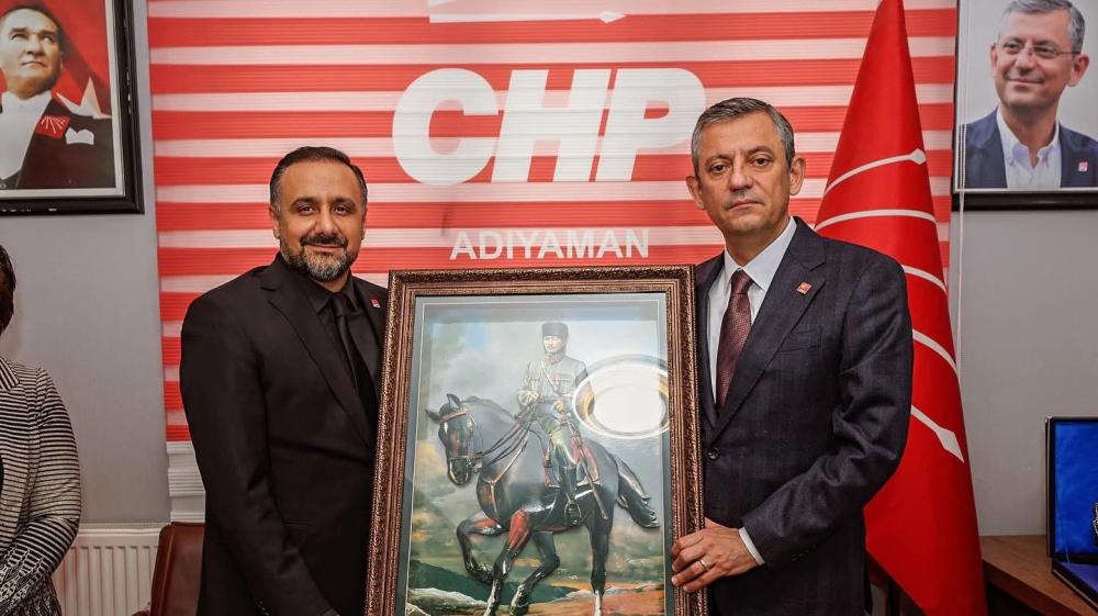 CHP Lideri Özgür Özel, Adıyaman’da Deprem Şehitlerini Andı