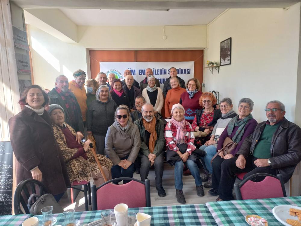 Tüm Emeklilerin Sendikası Foça Şubesi Yeni Binasında İlk Toplantısını Yaptı