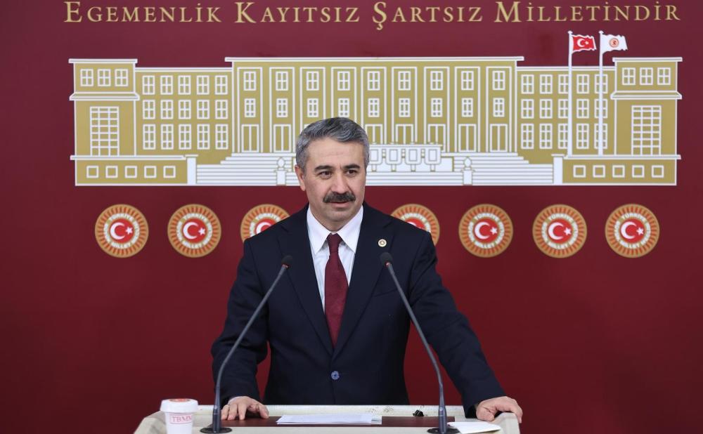 AK PARTİLİ ALKAYIŞ: 