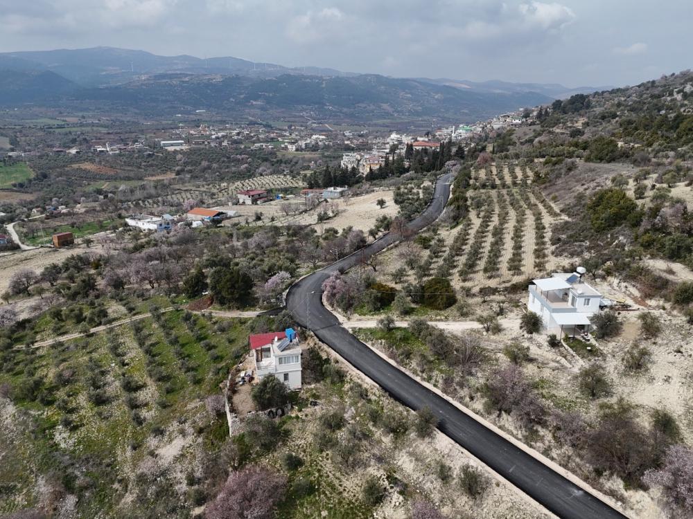 HATAY BÜYÜKŞEHİR BELEDİYESİ'NDEN ALTINÖZÜ'NDE YOL YAPIM ATAĞI