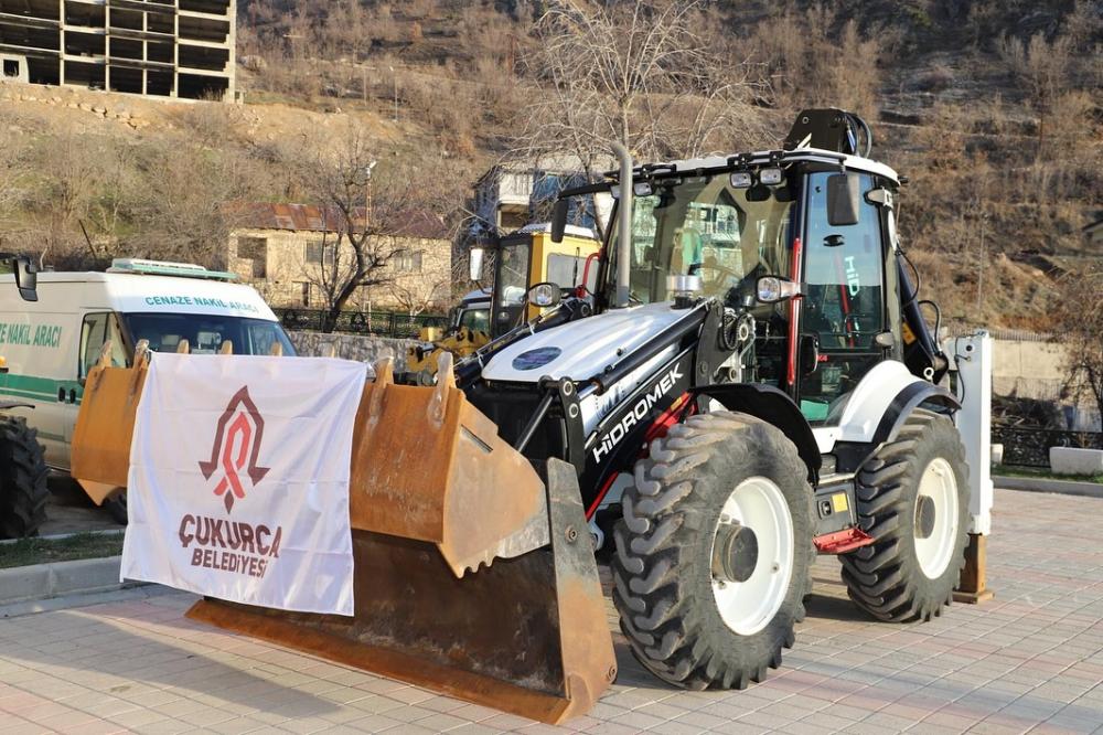 Çukurca Belediyesi’nden Altyapıya Destek: Yeni İş Makinesi Hizmete Girdi