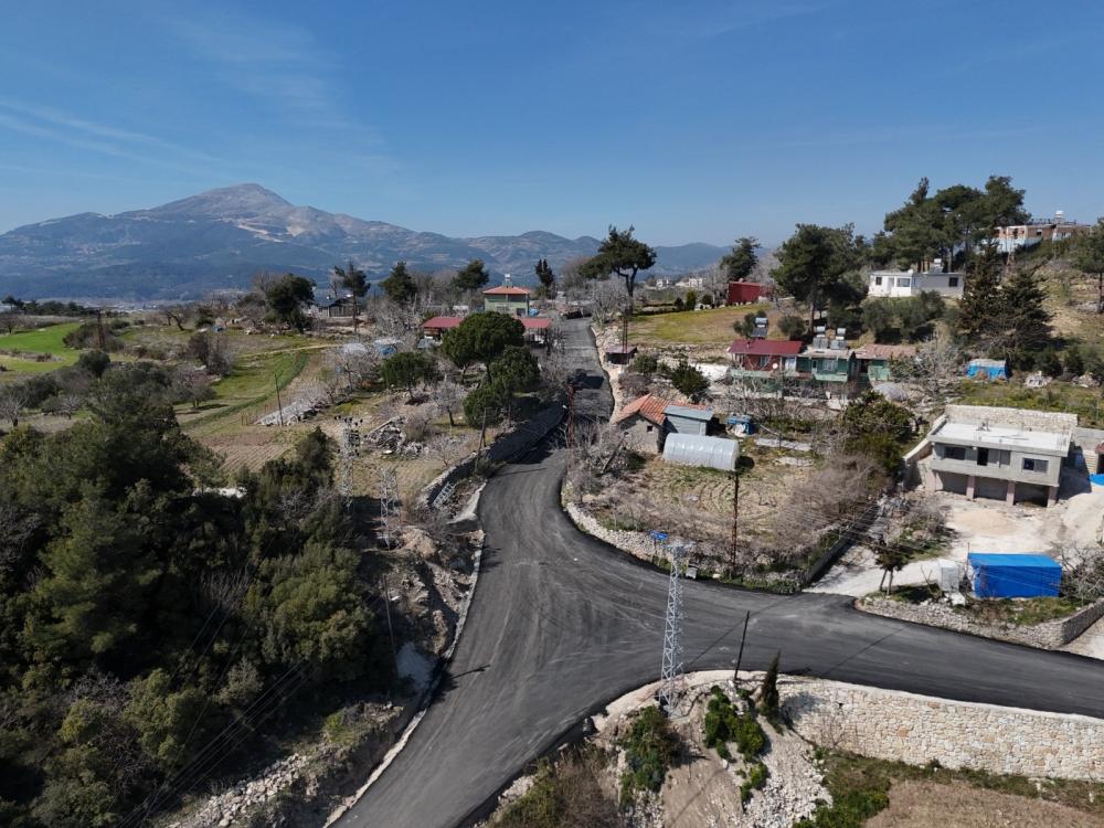 HATAY BÜYÜKŞEHİR BELEDİYESİ YAYLADAĞI’NDA YOL ÇALIŞMALARINI TAMAMLADI