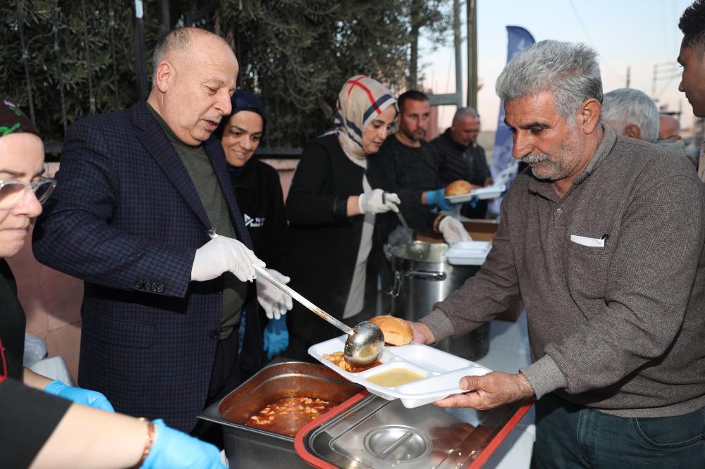 Yüreğir’de Ramazan Sofraları Büyüyor: 22 Noktada İftar Yemeği