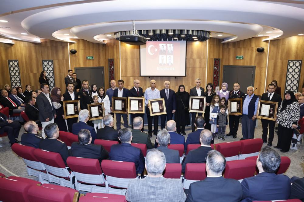 Adana’da Şehit Aileleri ve Gazilere Devlet Övünç Madalyası Takdim Edildi