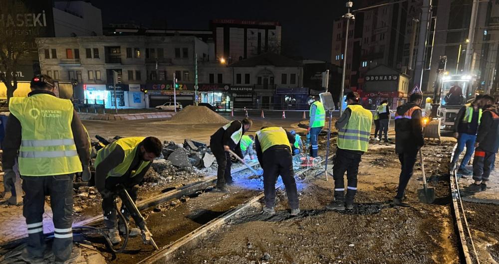 Kayseri Büyükşehir Belediyesi’nden Raylı Sistem İçin Gece Bakım Çalışması