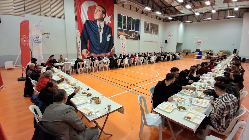 GENÇLİK VE SPOR MÜDÜRLÜĞÜ’NDEN GENÇLERE İFTAR DAVETİ