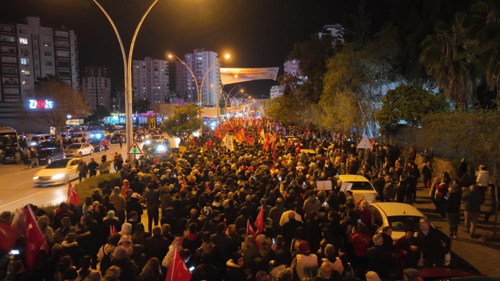 ANIL TANBUROĞLU’NDAN DEMOKRASİ ÇAĞRISI: “OMUZ OMUZA KAZANACAĞIZ”