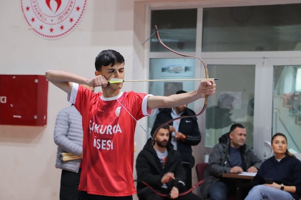 HAKKARİ’DE GELENEKSEL OKÇULUK İL SEÇMELERİNDE ÇUKURCA RÜZGARI