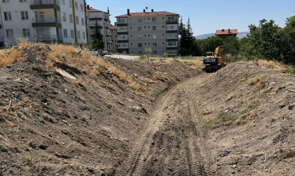 Hacıkara mahallesinde bulunan dere ıslah edildi.