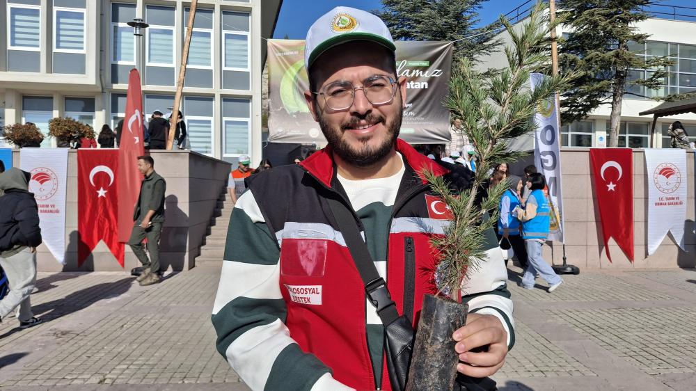 BEYPAZARI, GÜDÜL VE AYAŞ İLÇELERİNDE EŞ ZAMANLI FİDANLAR TOPRAKLA BULUŞTU