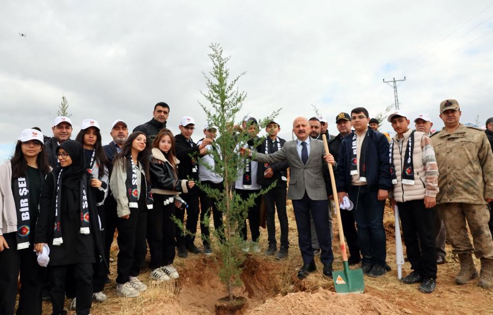 Adıyaman’da Şehitler İçin 150 Fidan Toprakla Buluştu