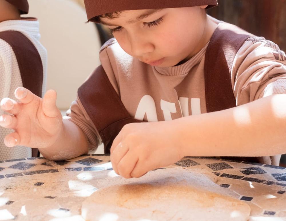 HEM DOĞAYI TANIDILAR HEM EKMEK YAPTILAR