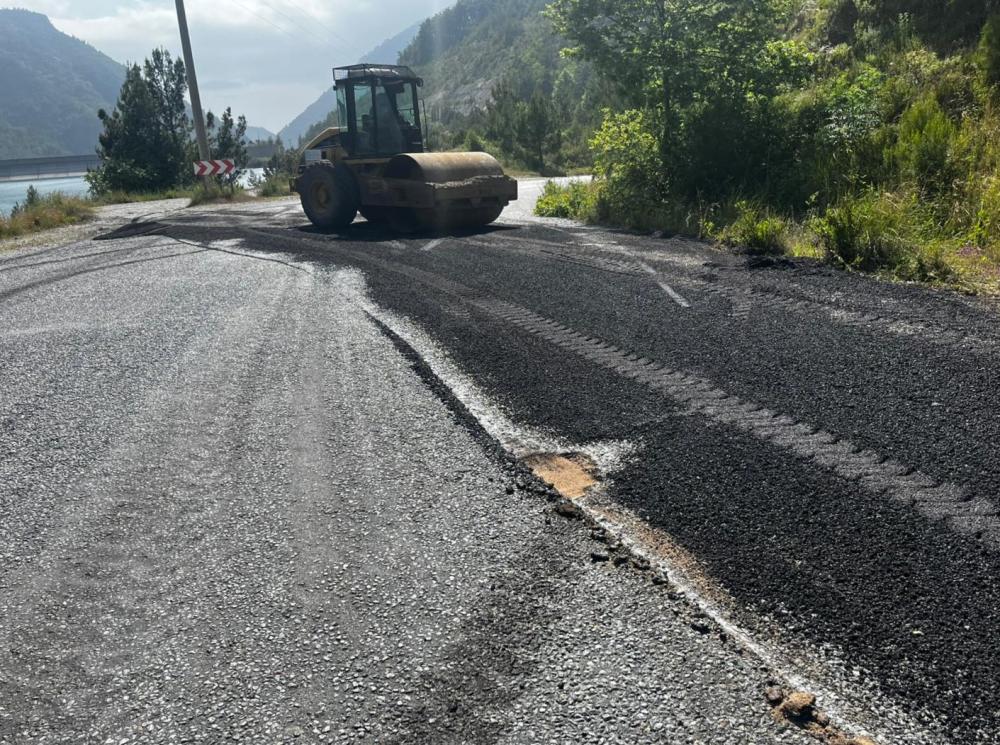 Büyükşehir ekiplerinden yol mesaisi