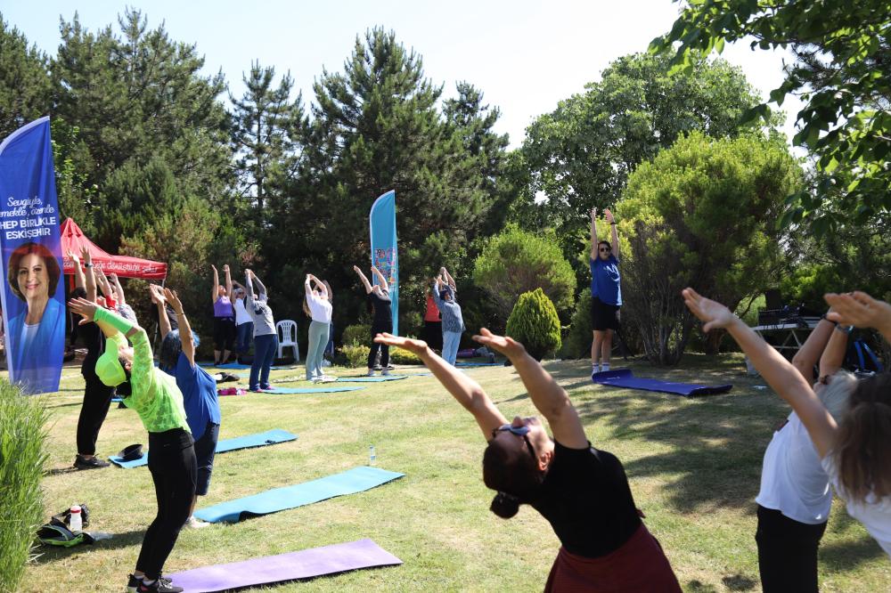 SAĞLIKLI YAŞAM İÇİN PARKLARDA SPOR KEYFİ SÜRÜYOR