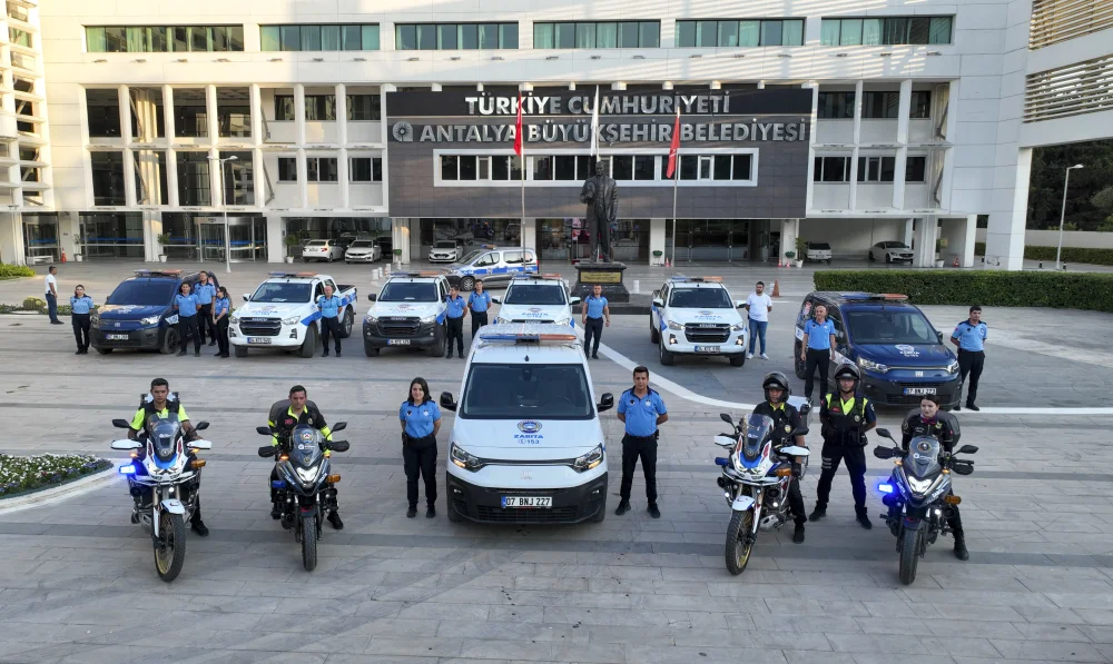 BÜYÜKŞEHİR ZABITASINDAN KALDIRIM İŞGALLERİNE SIKI DENETİM