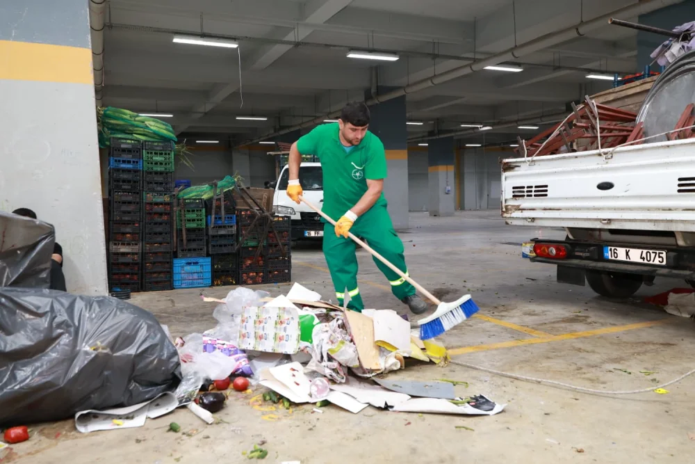 OSMANGAZİ BELEDİYESİ PAZARLARDAN AYLIK 600 TON ATIK TOPLUYOR
