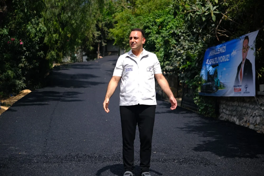 DEFNE’DE BİR İLK: BAŞKAN ÖZGÜN 300 KİLOMETRELİK REKOR ASFALT HEDEFİNİ BAŞLATTI