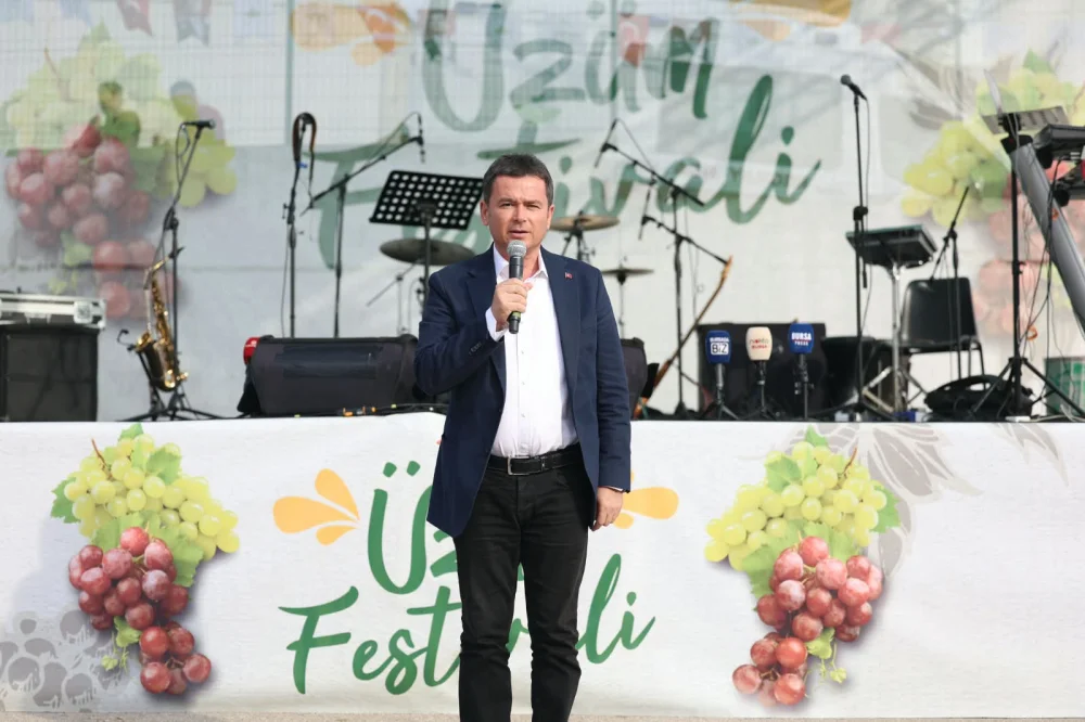 OSMANGAZİ’DE ÜZÜM BEREKETİ FESTİVALLE TAÇLANDI