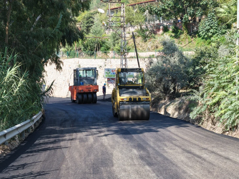 HBB’DEN DEFNE’DE 8 MAHALLEYİ KAPSAYAN YOL ÇALIŞMASI