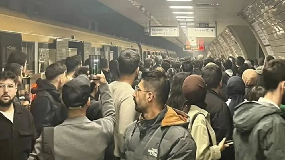 ÜSKÜDAR-SULTANBEYLİ METRO HATTI'NDA KABLOLAR PATLADI